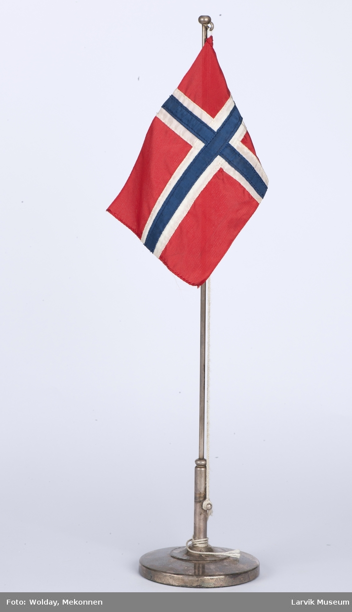 Bordflagg på sølvplett stang, norsk flagg