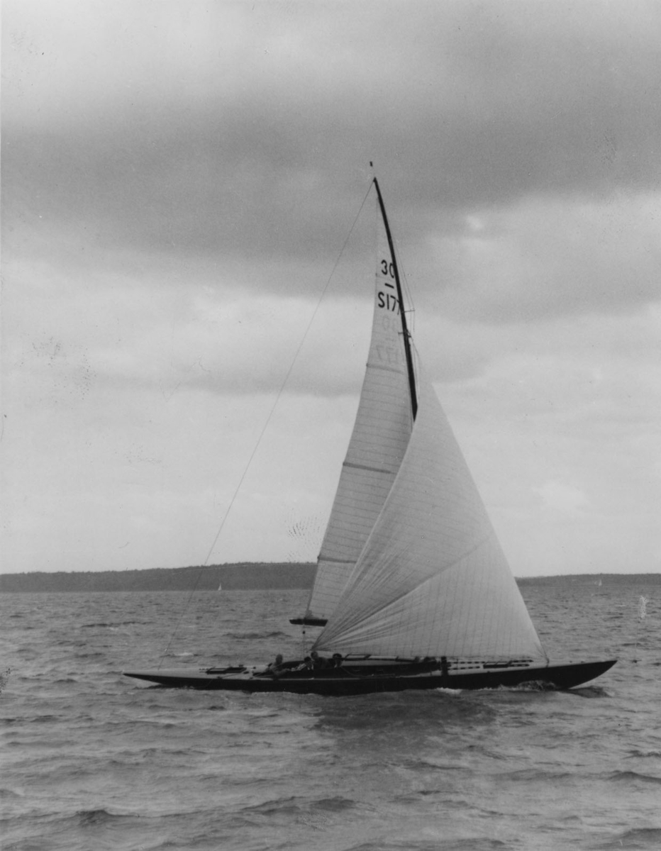 30 kvm skärgårdskryssaren 30-S177 KORYBANT under seglingarna om The Marblehead Trophy 1942