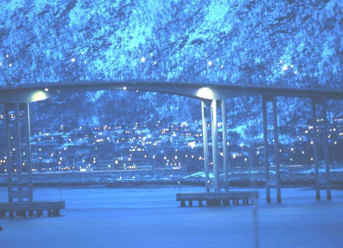 Landskap. Tromsø. Tromsdalen med Kroken i bakgrunn. Tromsøbroen over Tromsøysundet i forgrunn.






















































































































