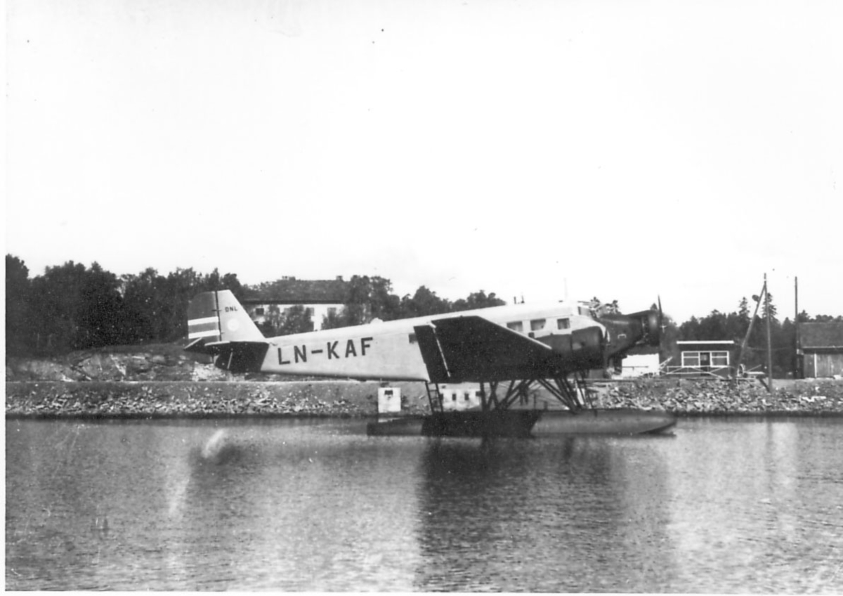 Ett fly på havet, Junkers Ju 52/3mg2e LN-KAF "Askeladden".