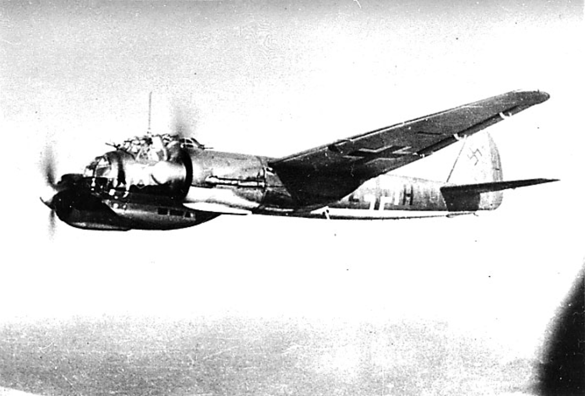 Luftfoto av 1 fly, Junkers Ju88 -A4 G2+1H