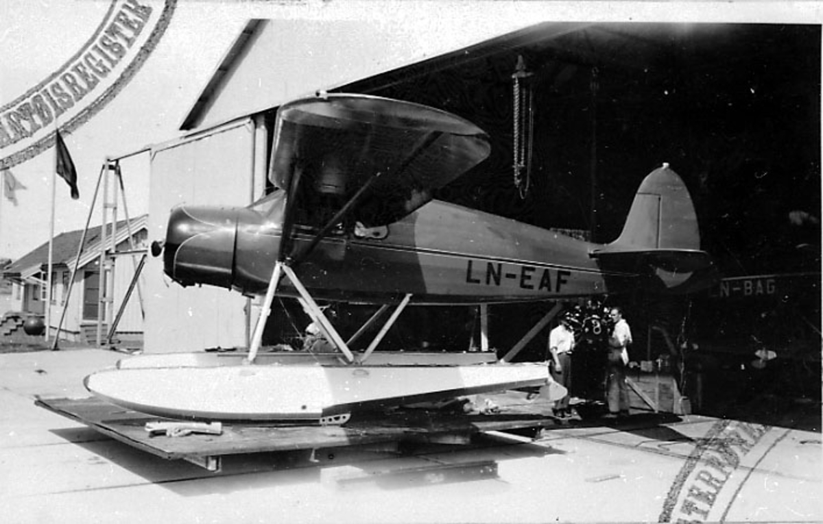 Lufthavn, t fly på bakken, Fairchild 24 C-8-E, LN-EAF, fra Wessels Flyselskap.