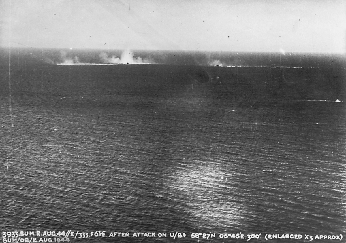 Krigshandlinger, militært angrep. 2 ubåter (som dykker) 1 fly styrter i sjøen. 1 mine eksploderer.