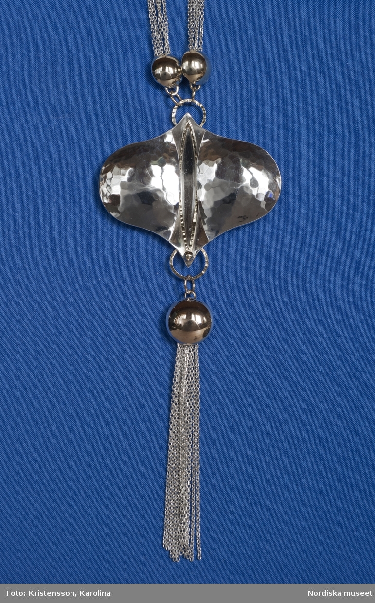 Smycken av silversmeden Rosa Taikon. Silversmycken, filigran.
