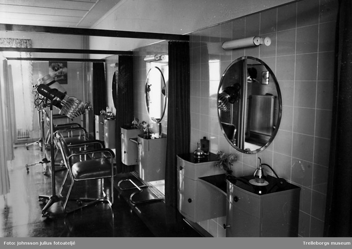 Interiör från Roséns frisersalong, Östra Torp år 1945.