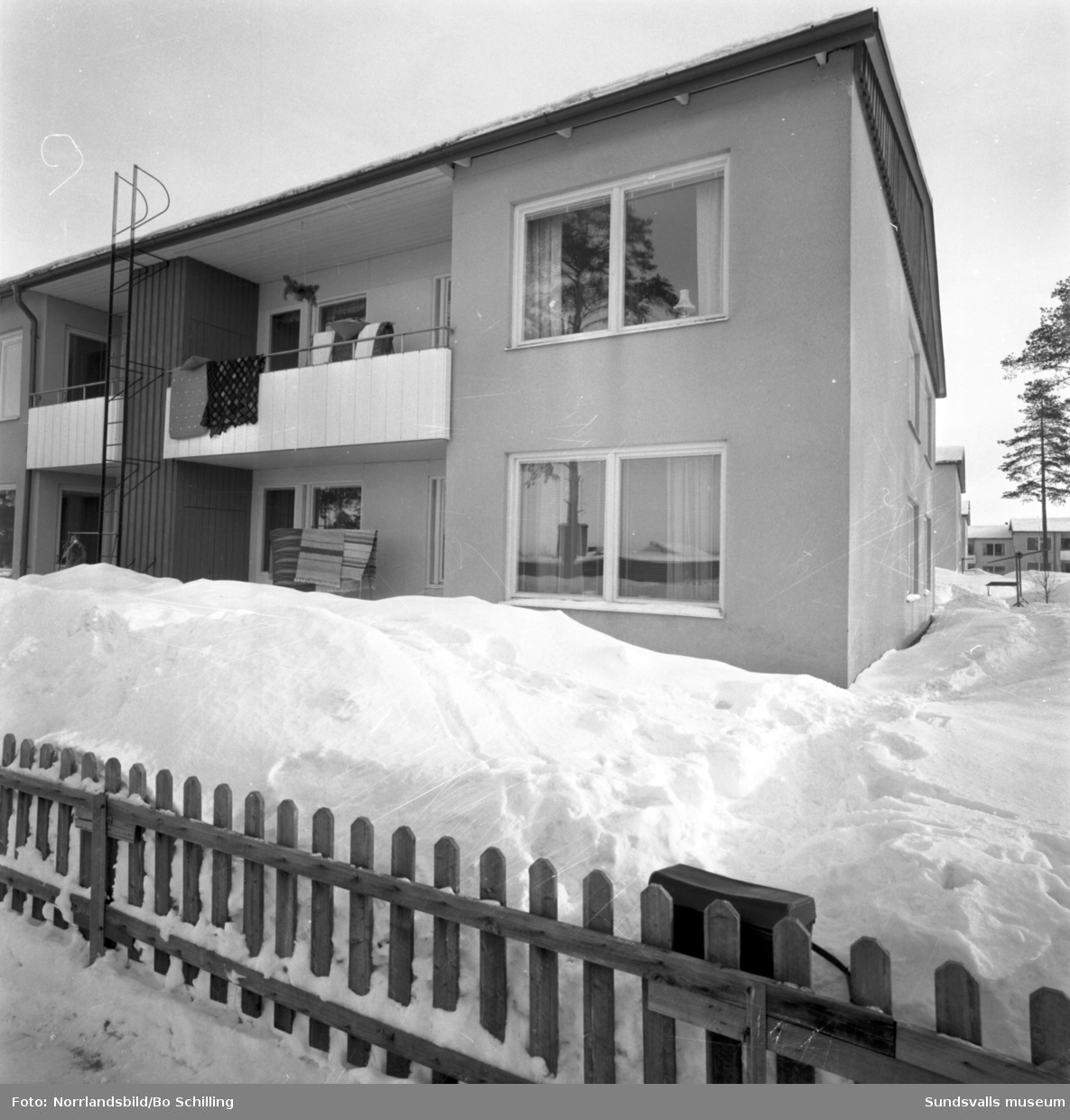 Husfasader på Södermalm i Sundsvall. Fredsgatan 34-38.