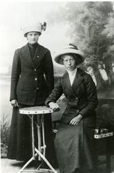 Signe Hansen Tretvik og Helga Fagerbakken