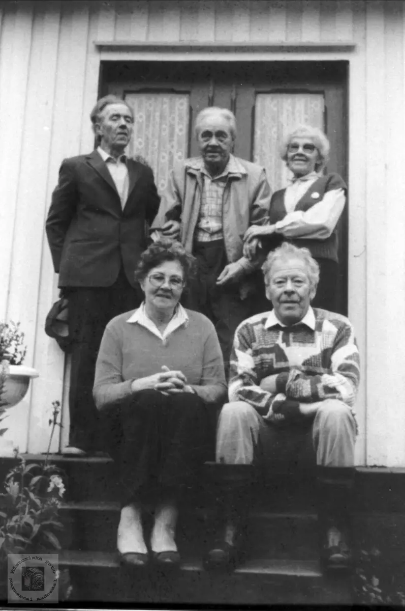 Familiegruppe (søsken). Bildet er tatt 