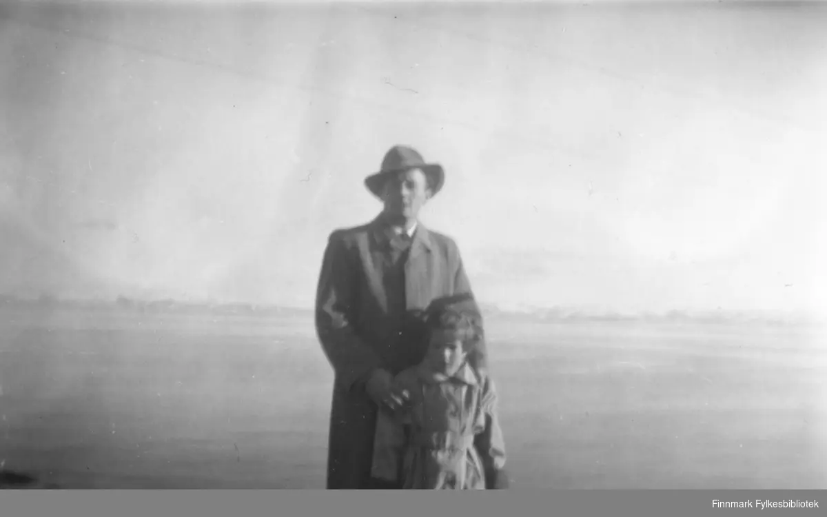 Fritz Ebeltoft og datteren Torill, ca. 1955