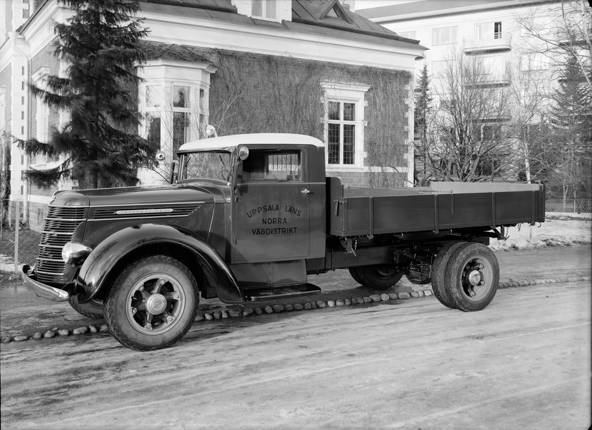 Lastbil tillhörande Uppsala läns norra vägdistrikt, Uppsala januari 1938