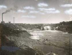 Oversiksbilde fra Sarpsfossen og Glomma med Borregård og Haf