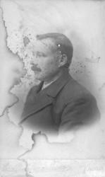 Portrett av lærer Korbi, trolig Werner Alfred Korbi. Han er 