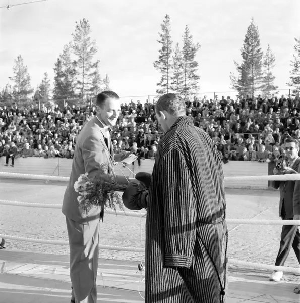 Nyblivna Boxningsvärldsmästaren I Tungvikt, Ingemar Johansson, Var ...