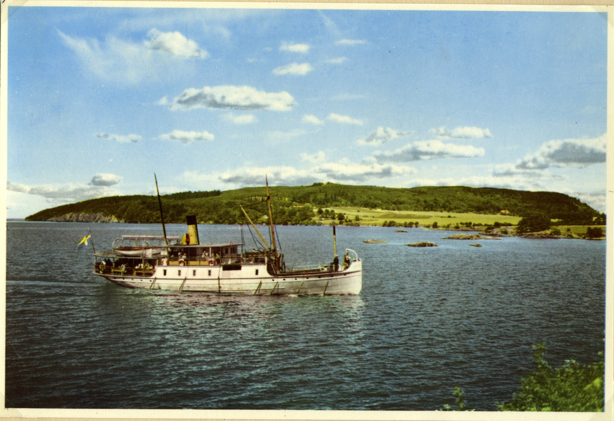 Foto ca 1953. Fartyget på ingående till Hästholmen.
