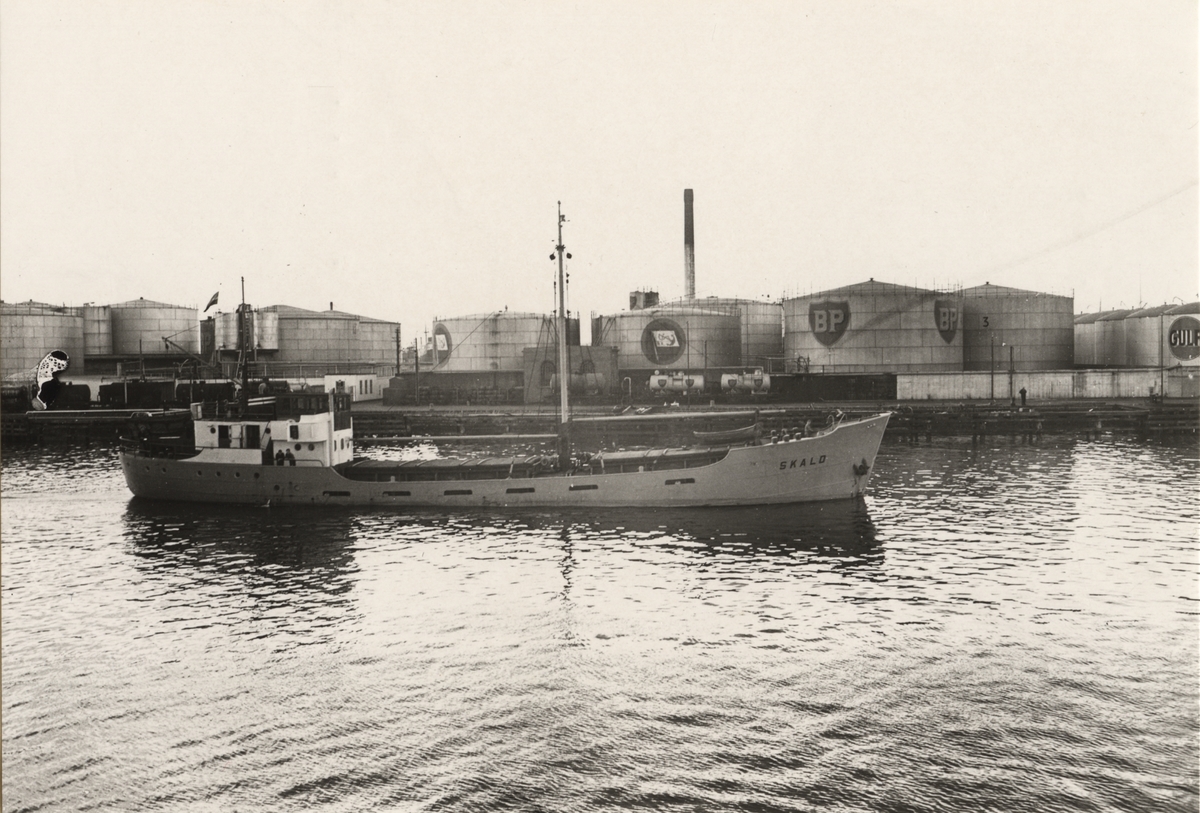 Lastmotorfartyget "SKALD".  Foto från Köpenhamn den 14.7.1953.
