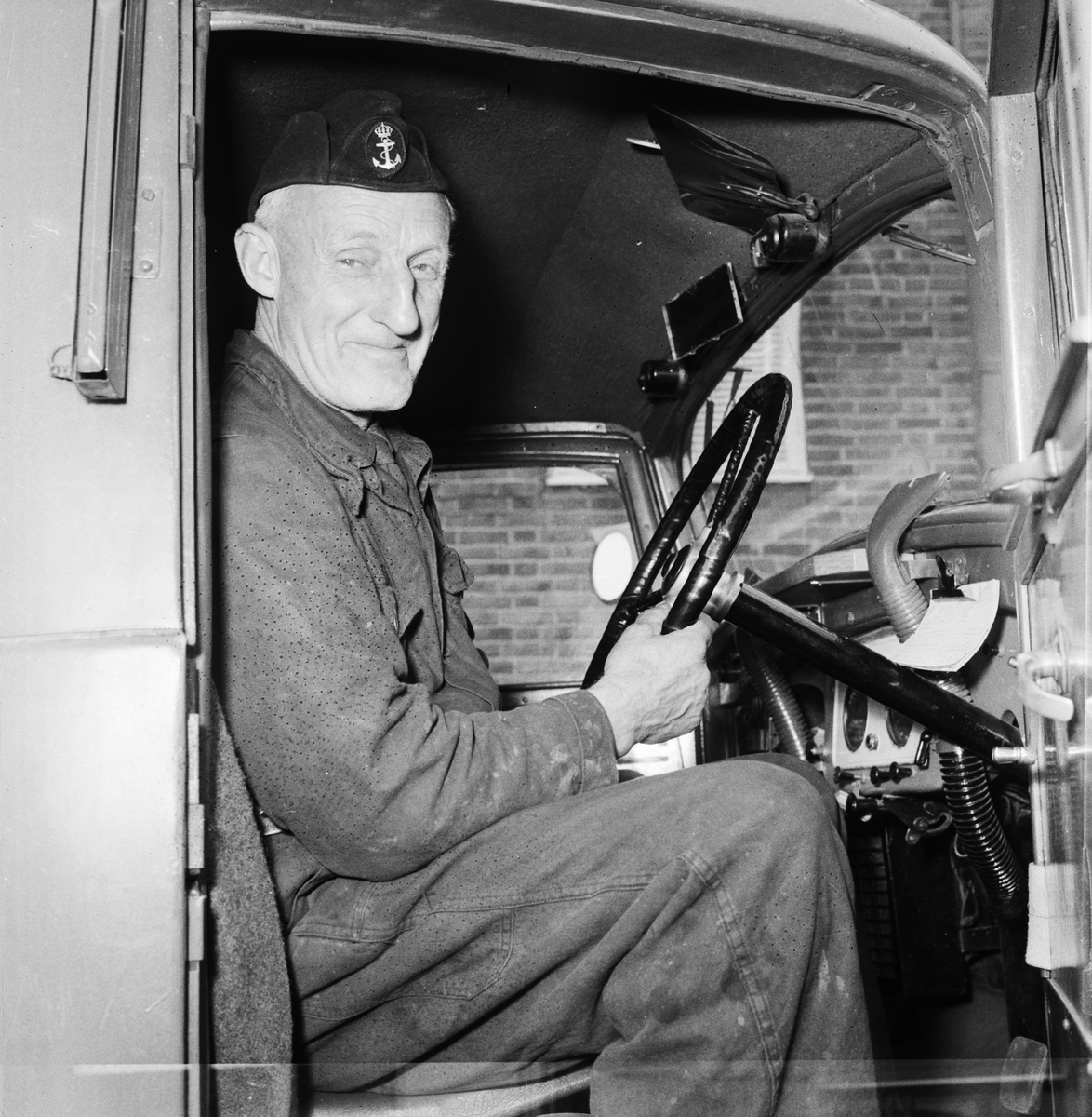 Övrigt: Foto datum: 16/8 1956Byggnader och kranar