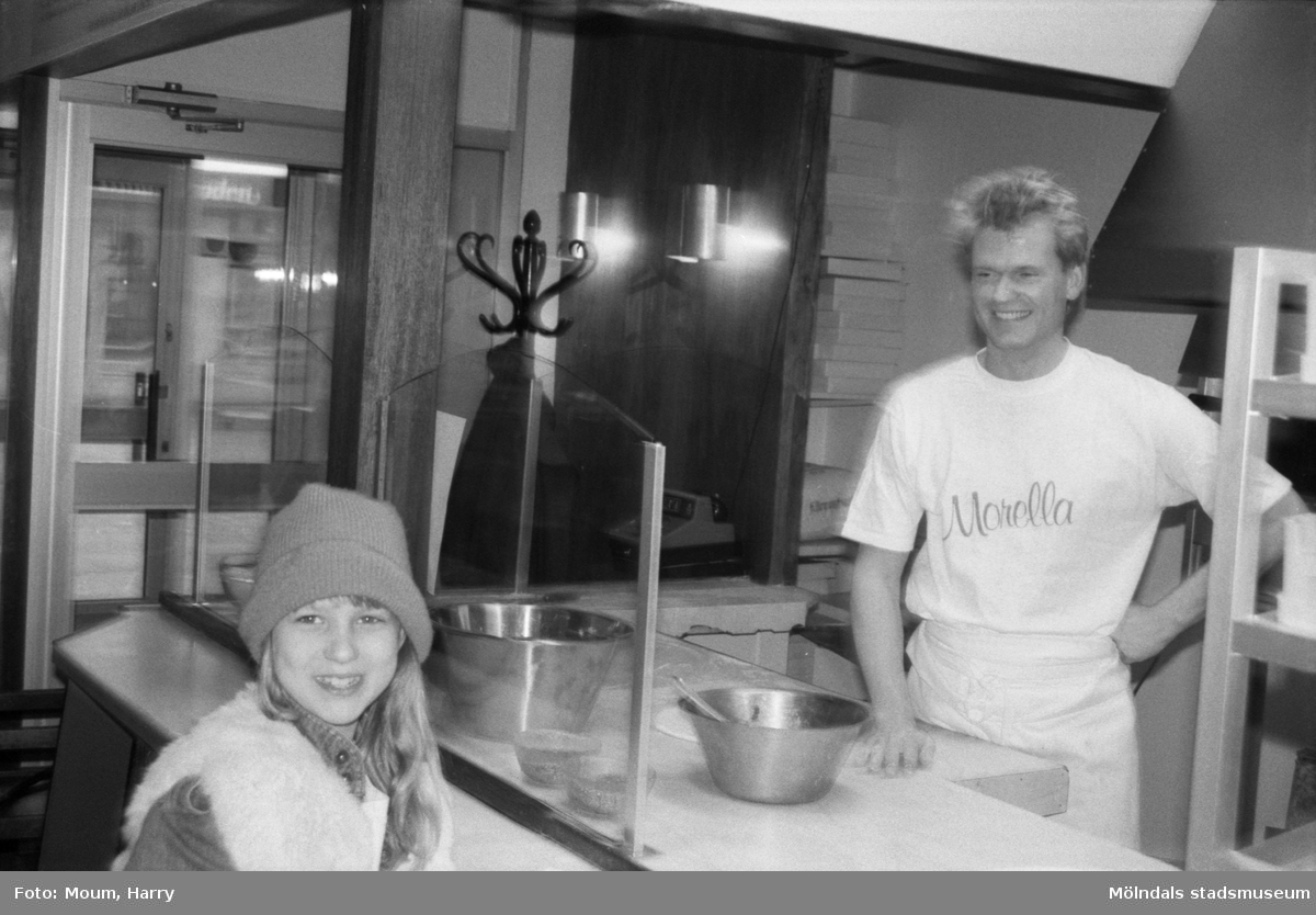 Nya restaurangen "Morella" i Lindome centrum, år 1985.

För mer information om bilden se under tilläggsinformation.