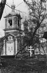Bilde av kirken i Boris Gleb. Trekirke. Ser klokken i tårnet