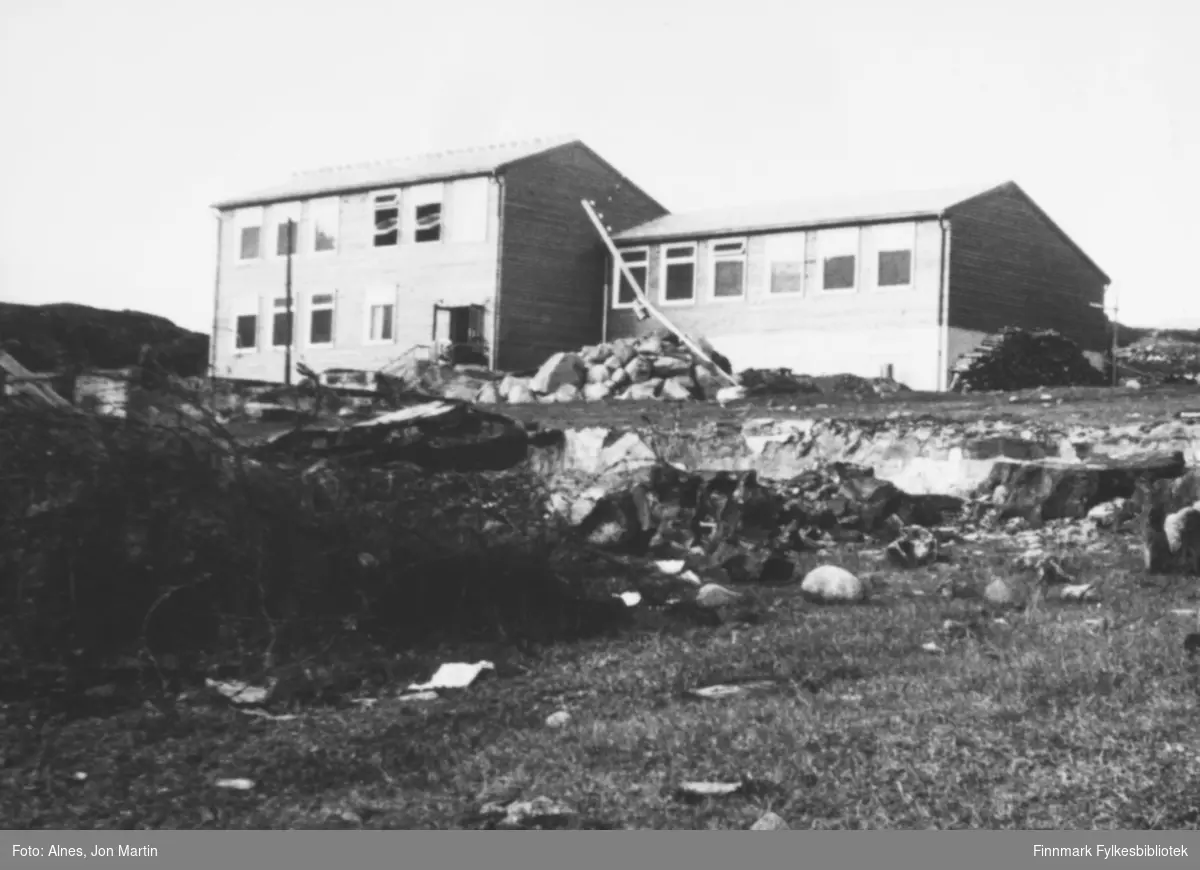 Den nye barneskolen i Øksfjord, høsten 1953