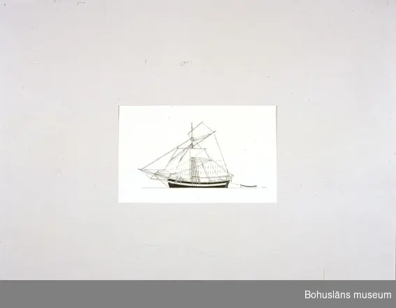 Montering/ram: Passepartout av tunn grå kartong; 55 x 66 cm, Dansk jakt av Marstaltyp, sydvästra Östersjöns förr vanligaste
kustseglare.
Övrig historik se UM72.26.001.