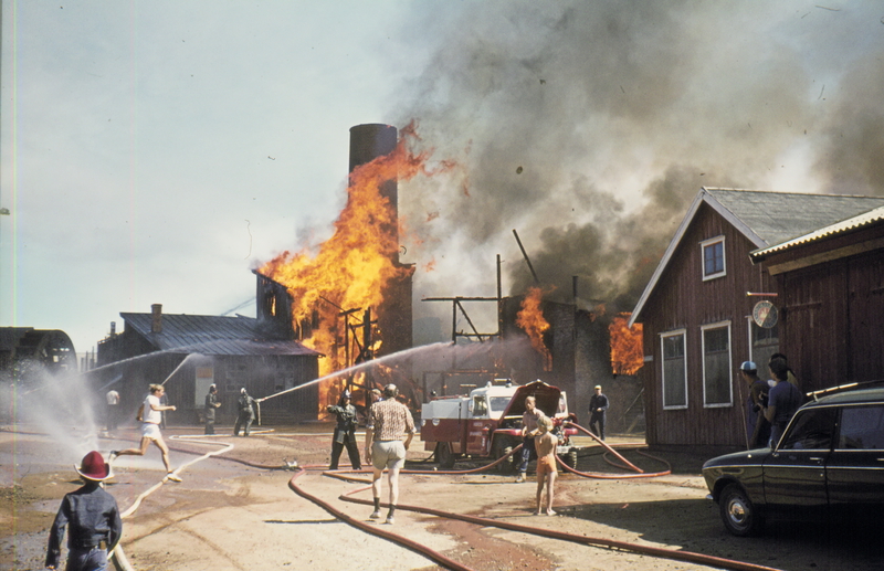 Smelthytta i brann i 1975. Foto: Rørosmuseet