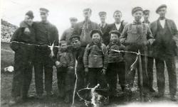 Bak fra venstre: Petter Lyngsnes, Daniel Lyngsnes, Georg Hor