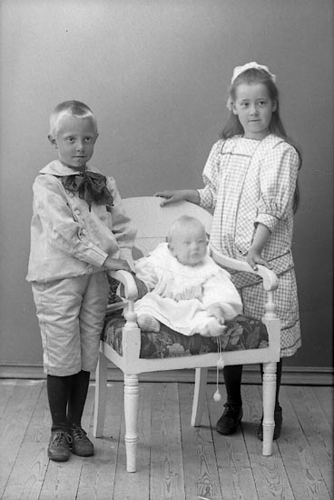 Enligt fotografens journal nr 1 1904-1908: "Lundins barn Norrköping".