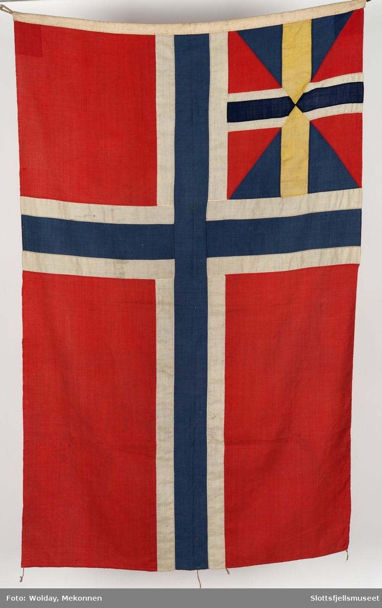 Flagg, norsk, med unionsmerke i hjørnet.