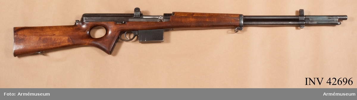 Grupp IV e.
Halvautomatisk gevär fm/1940.