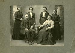 Et strålende fin familieportrett. Familien Niva-Jonas avbild