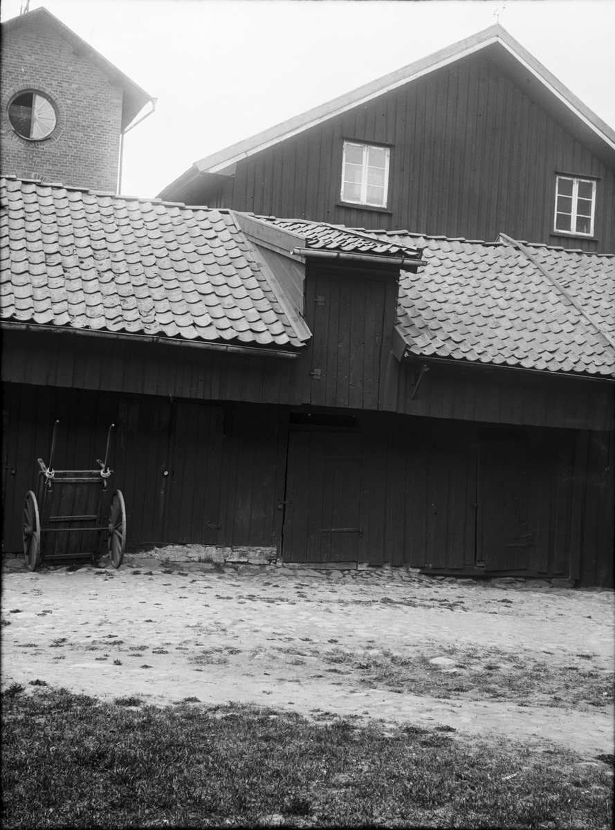 Gårdsinteriör från Sundsgatan med ingång från Edsgatan 16. Förbyggd 1932.  Vänersborg