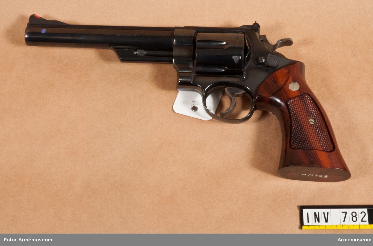 Revolver, kal. 44 Magnum, Smith & Wesson, USA.
Kaliber: 44 Magnum Tillverkningsnr N 130056. Modellen kallas enligt stämpel 29-2.