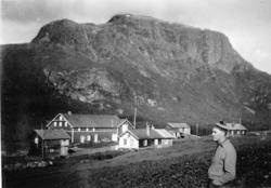 Nordre øvre Torset i Hemsedal i 1942. I bakgrunnen fjellet T