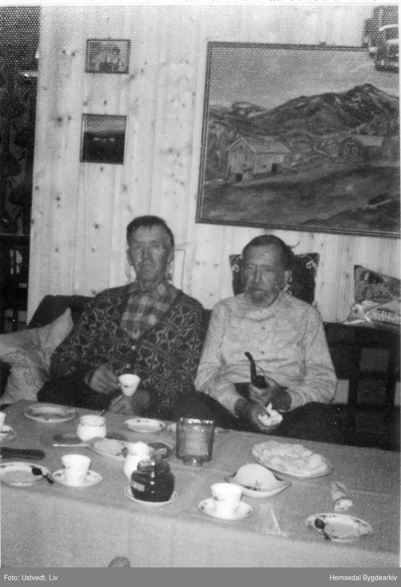Frå venstre: Knut Hjelmen og Hans Jacob Ustvedt i 1978.