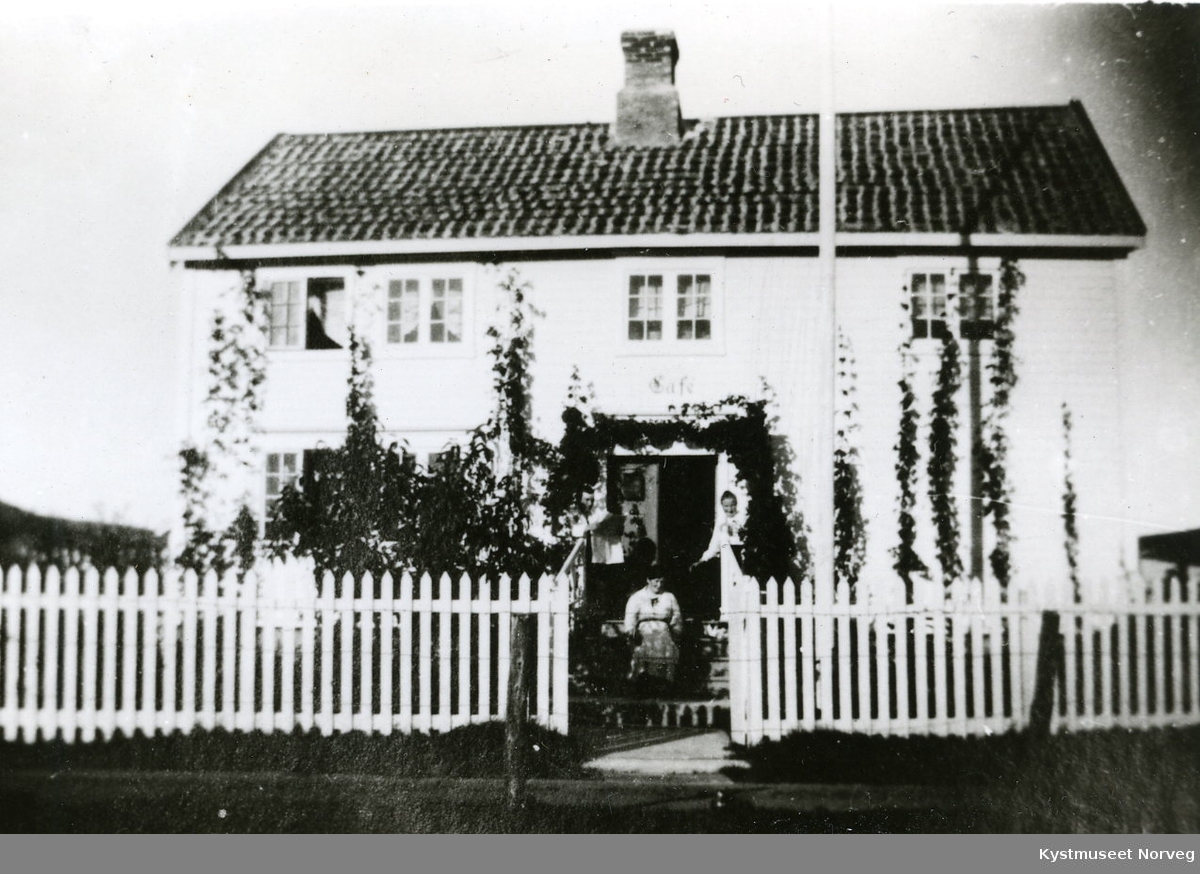 Huset hvor "Promenade - kafèen" var øverst i Dahlseths gate på Rørvik