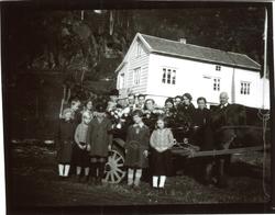 Fossdal, Litlegardshaugen, begravelse etter bestefaren Jon F