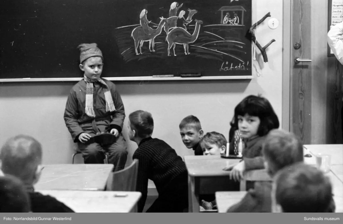 Julavslutning för Tomteskolans förstaklassare.