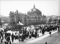 Musikk i musikkpaviljongen, Studenterlunden.