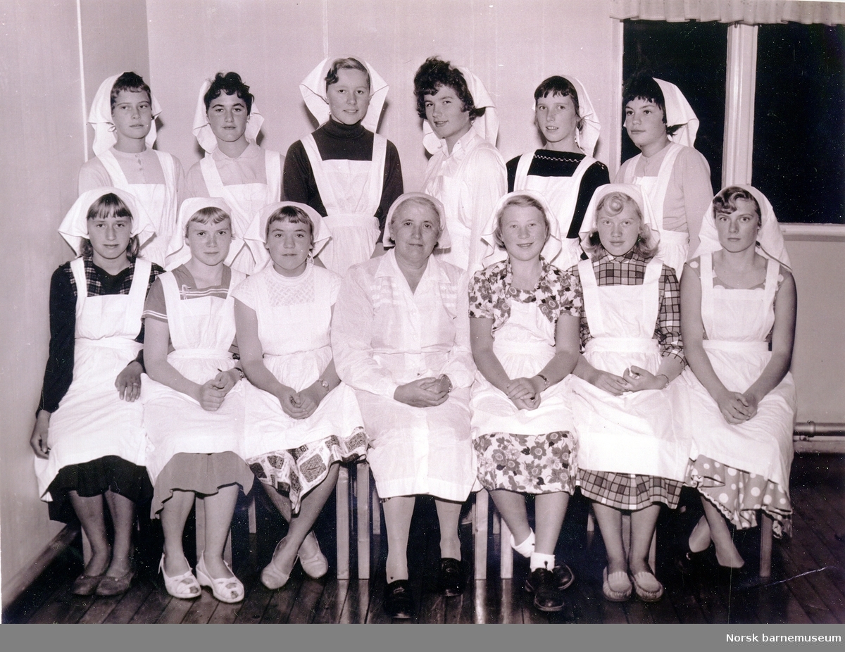 Skolekjøkkenklasse ved Bryne skole, 1958.