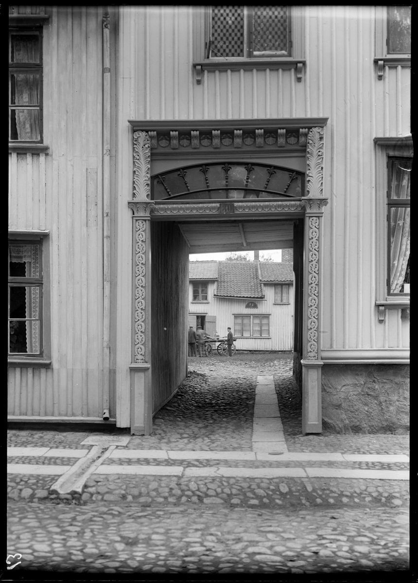 Portal Drottninggatan 30, Vänersborg