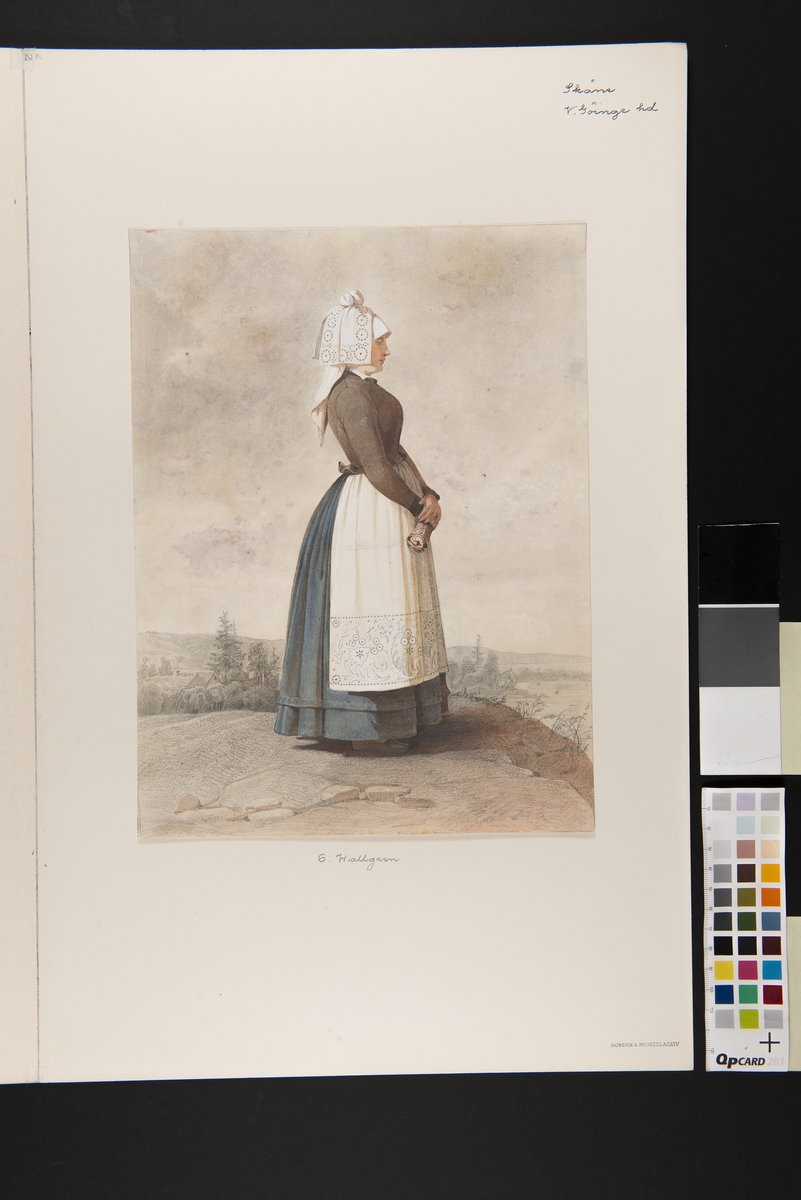 Dräkt. Kvinna stående i helfigur med vitt förkläde. Akvarell i storformat av O. Wallgren