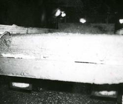 Vannkraftutbygging, lastebil med betong på planet.