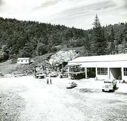 Vannkraftutbygging, anleggsområde med verkstad.