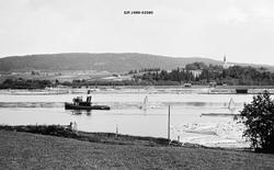 "Fetsund lenser.  Prestelensa på andre sida av elva.  Dampbå