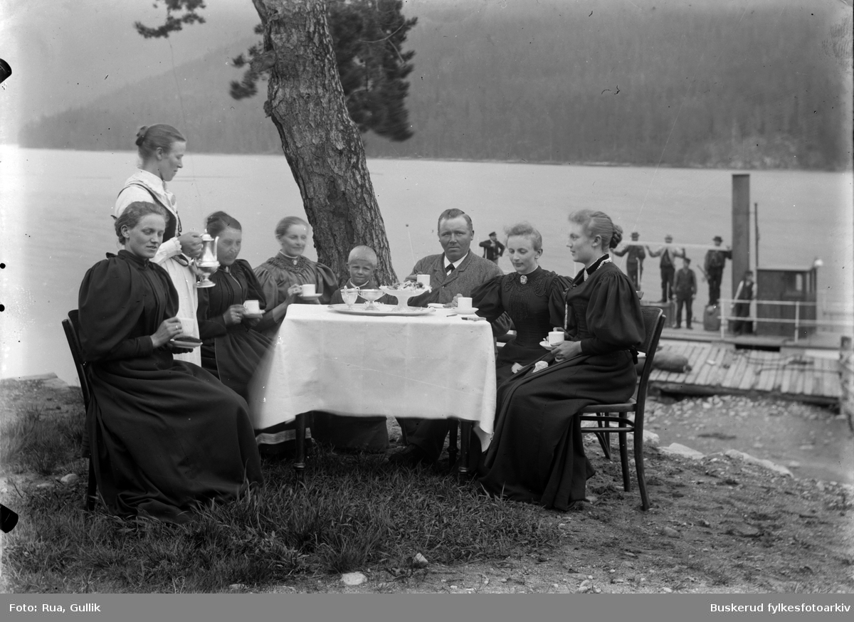 Kaffe selskapet til Christensen
Bildet er tatt ved Tinnoset Hotell 
1896