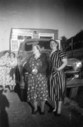 Nesseby husmorslag er ute å reiser. På bildet kan man se kvi