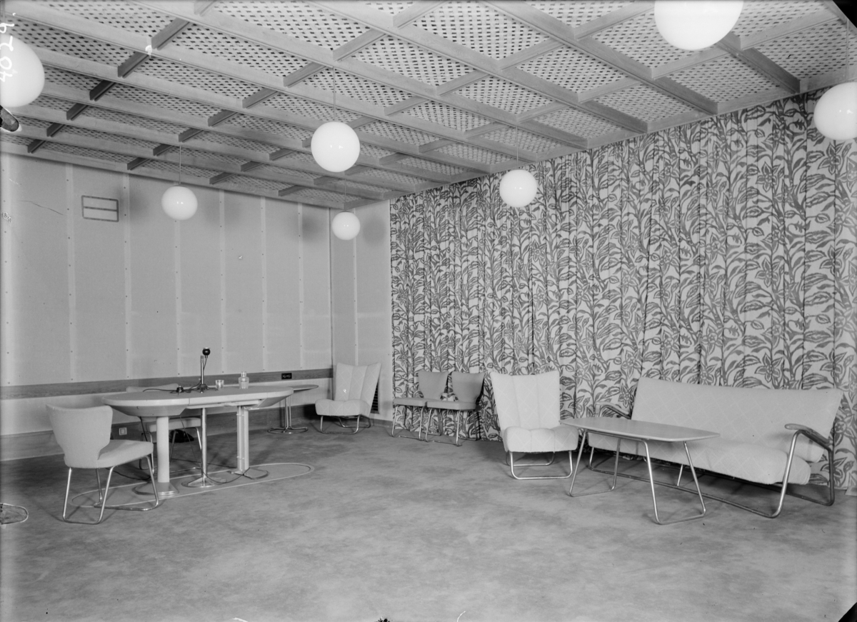 Arkitekturfoto av Kringkastingshuset, NRKs første bygning på Marienlyst. Byggingen startet i 1938 og var ferdig i 1950..Omtales også som "Det hvite hus".