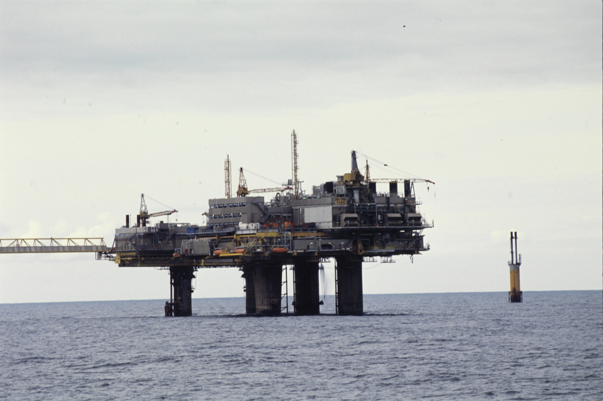 Foto av Frigg TCP2 oljeplatform.Friggfeltet - operatør Elf.Blokk 25/1 Nordsjøen..Group no. 53-50-04-00 Picture no. 330287..