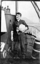 Sofus Stave født 1888. Han jobbet som kokk ombord i en av "H