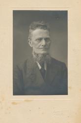 Portrettfotografi i studio av Ågne Drevik.